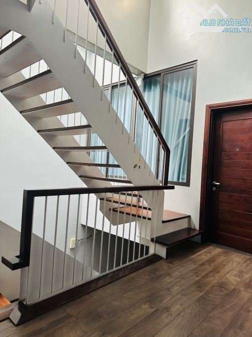 SIÊU PHẨM - BIỆT THỰ 3 TẦNG - CĂN GÓC - TT HẢI CHÂU - DT 130M2 - NGANG 9m - 2