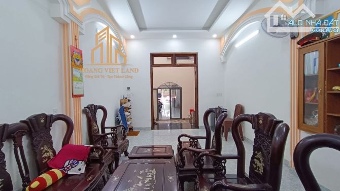 Cần bán nhà mặt tiền đường Phạm Văn Đồng - ngay ngã 3 Hòa Bình- Kinh doanh tốt. Nhà xây dự - 2
