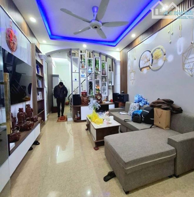 Bán nhà 3 tầng, trần nguyên hãn,sân cổng riêng, DT 45m2 ,💸 2,6 tỷ (dc02) - 2