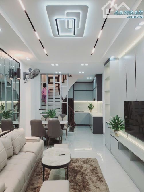 BÁN NHÀ THÁI THỊNH - CÁCH PHỐ CHỈ 20M - Ở NGAY - GIÁ TỐT! - 2