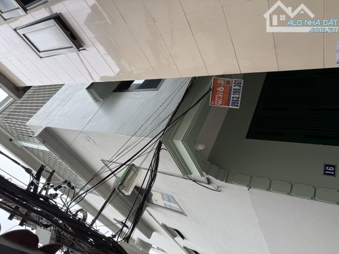 QUÁ HIẾM NHÀ BÁN - LÔ GÓC 2 MẶT THOÁNG - CÁCH NHÀ RA PHỐ - DÂN TRÍ CAO - 2