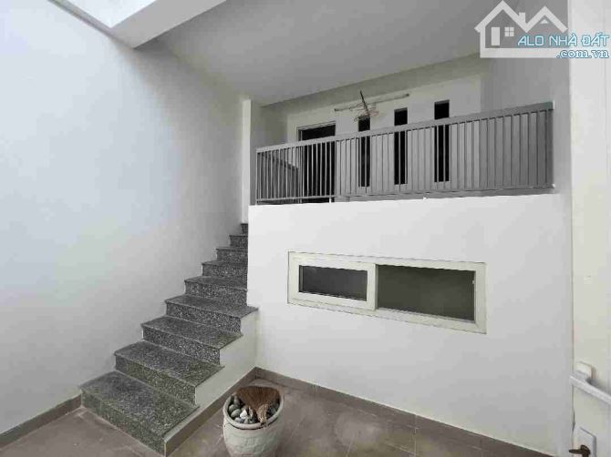 NHÀ ĐẸP 3 TẦNG KIÊN CỐ VÀO Ở NGAY – Ô TÔ ĐỖ CỬA – ĐƯỜNG 6M ÔNG ÍCH KHIÊM – NHỈNH 6 TỶ - 2