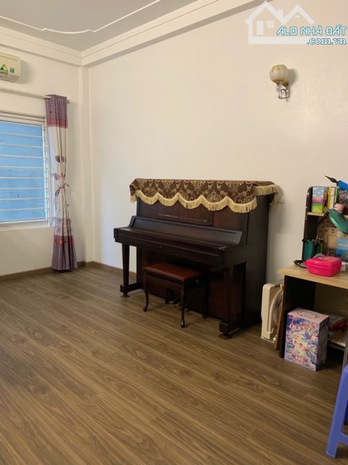 Bán nhà Nguyễn Văn Linh ô tô đỗ cổng dt 35m vị trí vàng - 3