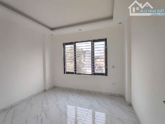 BÁN GÂP NHÀ PHƯỢNG ĐỒNG, NHÀ MỚI, Ô TÔ ĐỖ CỬA, 45M2X3T, MT 4M-NHỈNH 3 TỶ- - 3