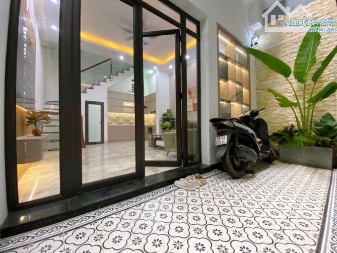 Nhà Đẹp Âu Cơ Mới Kính Koong - Full Nội Thất Xịn Sò - Thoáng Sáng Trước Sau - 42m2 - 8.3ỷ - 3