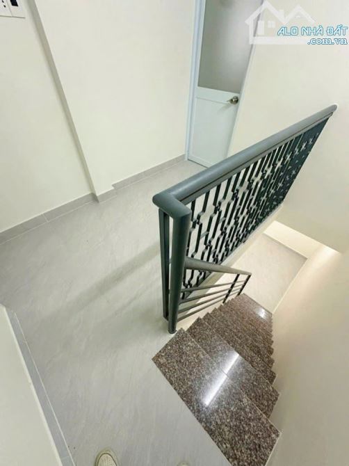 QUẬN 1- NGANG 8M- NHÀ MỚI KENG _ CỐNG QUỲNH - 3