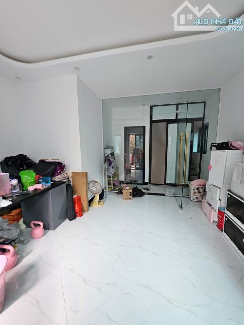 BẤN NHÀ MẶT PHỐ HOÀNG NGỌC PHÁCH ĐỐNG ĐA 43m 4 TẦNG MẶT TIỀN 5.1m 17 TỶ - 3