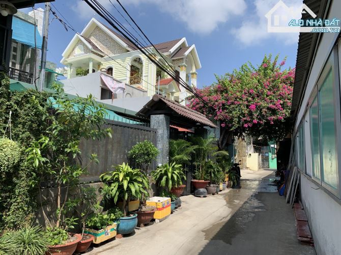 MT Nguyễn Văn Quá vị trí siêu đẹp, 2 tầng, DT: 7x38m, HĐ thuê 45triệu/th, giá 25 tỷ TL - 3