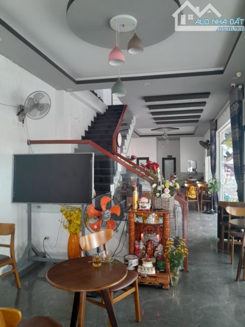 Cần bán căn nhà 2 mặt tiền đường 10,5m - 3