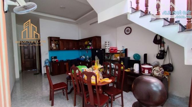 Cần bán nhà mặt tiền đường Phạm Văn Đồng - ngay ngã 3 Hòa Bình- Kinh doanh tốt. Nhà xây dự - 3