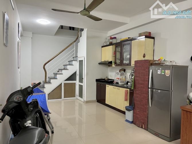 BÁN GẤP NHÀ NGỌC LÂM- LÔ GÓC-70m2-MT 5,6M- 3 Mặt thoáng chỉ 9,7Tỷ Tl - 3