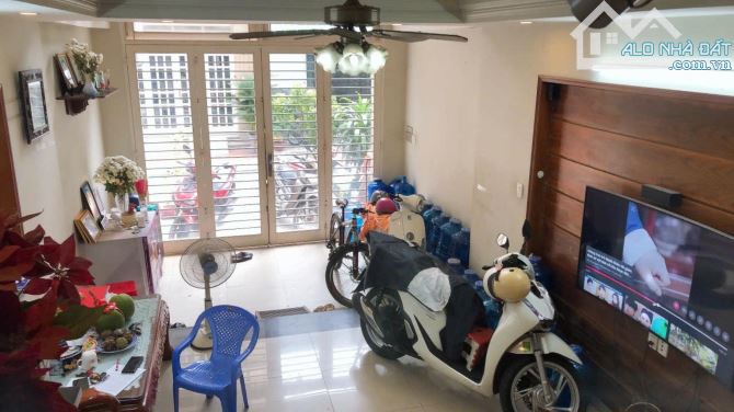 SIÊU PHẨM BÀU CÁT - 5 TẦNG BTCT - 4X16M - ĐƯỜNG 8M THÔNG NGUYỄN HỒNG ĐÀO - NHỈNH 12 TỶ - 4