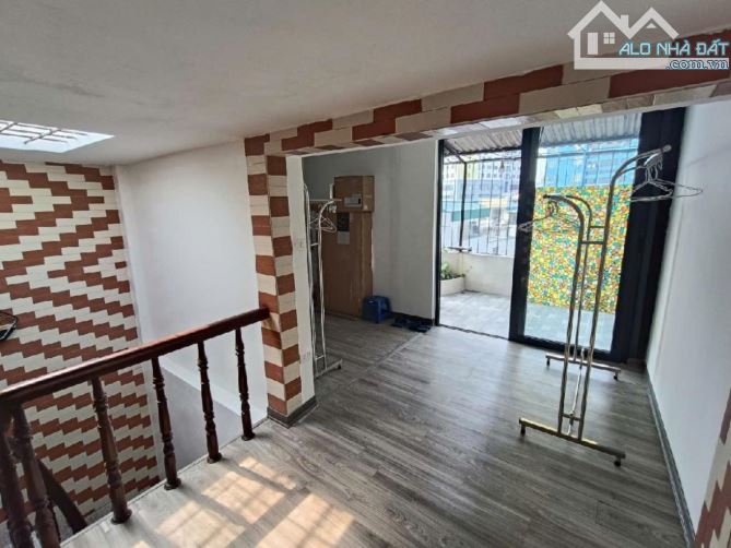 Trương Định 28m2 5 tầng lô góc ,ngõ nông 20m Oto tránh .Giá 5,55 tỷ - 4