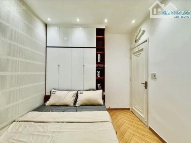 NGOẠI 6 VỀ QUÊ CẦN BÁN NHÀ PHÓ ĐỨC CHÍNH, QUẬN 1. GIÁ 4,15 TỶ/ 5x14,4M. CHO THUÊ 32 TRIỆU. - 4