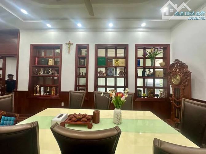 🔥Biệt thự cao cấp 5 tầng - Mặt Tiền đường Khuông Việt - mà giá chỉ bằng trong hẻm. - 2