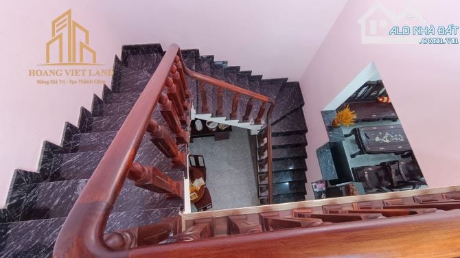Cần bán nhà mặt tiền đường Phạm Văn Đồng - ngay ngã 3 Hòa Bình- Kinh doanh tốt. Nhà xây dự - 4