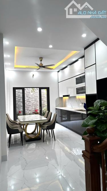 Bán Nhà Phân Lô Hoa Bằng, Cầu Giấy - 65m2, 6 Tầng, Thang Máy, Ô Tô Tránh, Giá 16.8 Tỷ - 4