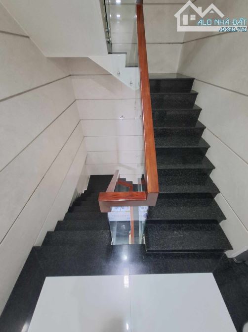 NHÀ MẶT TIỀN 5 TẦNG ĐẸP LUNG LINH - NGAY BẾN XE QUẬN 8 - NGANG 6M DÀI 18M - GIÁ CHỈ 19.8 T - 4