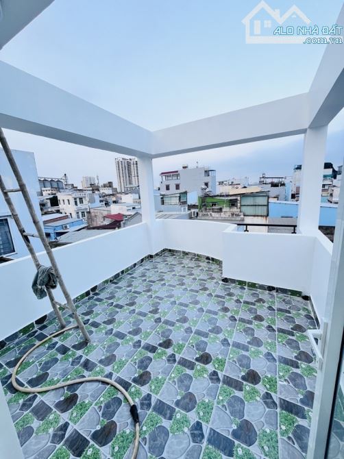 Nhà mới đẹp lung linh, Hoài Thanh, 4 tầng, 32.6m2, BTCT, sổ hồng hoàn công đủ, chỉ: 4.2 tỷ - 5