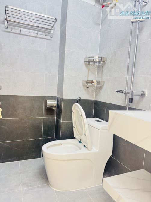 Cầu diễn 42m. 5 tầng. 2 thoáng. Gần chợ. Gần phố. Ngõ thông. 9 tỷ - 5