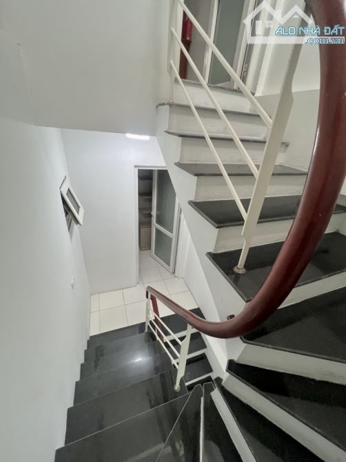 BÁN GẤP NHÀ NGỌC LÂM- LÔ GÓC-70m2-MT 5,6M- 3 Mặt thoáng chỉ 9,7Tỷ Tl - 5