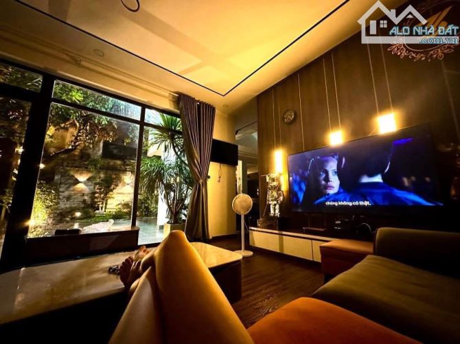 MẶT TIỀN KINH DOANH Và NHÀ Ở VỚI HƠN 1200M2 SÀN. NHÀ MẶT TIỀN HÙNG VƯƠNG. GIÁ: 27 TỶ - 6