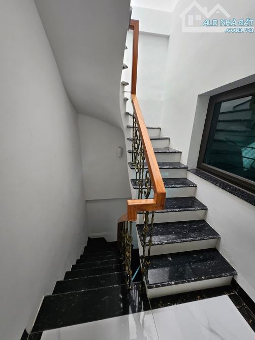 BẤN NHÀ MẶT PHỐ HOÀNG NGỌC PHÁCH ĐỐNG ĐA 43m 4 TẦNG MẶT TIỀN 5.1m 17 TỶ - 6