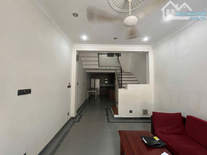 HOÀNG CẦU - THÁI HÀ - 40M2 - TẦNG 2 ĐUA 46M2 - 4 TẦNG - Ô TÔ TRÁNH - KINH DOANH - 15.2 TỶ - 7