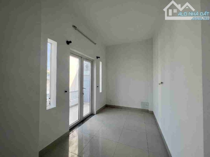 NHÀ ĐẸP 3 TẦNG KIÊN CỐ VÀO Ở NGAY – Ô TÔ ĐỖ CỬA – ĐƯỜNG 6M ÔNG ÍCH KHIÊM – NHỈNH 6 TỶ - 7