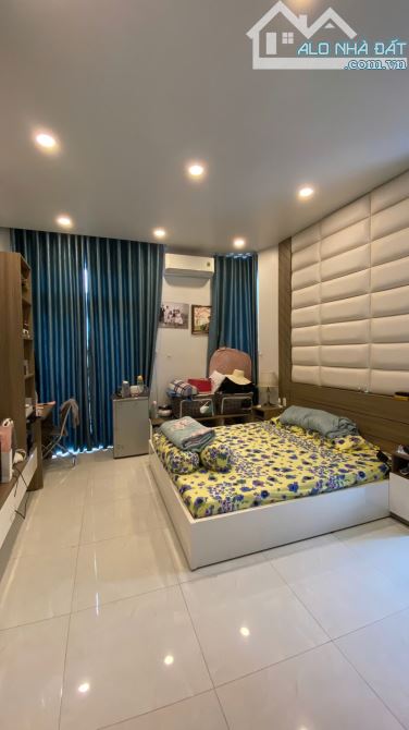 bán gấp hxh đường CMT8 DT 5,7x 13,4 CN 77m2 thiết kế hiện đại 4 tầng giá 13,4 tỷ - 8