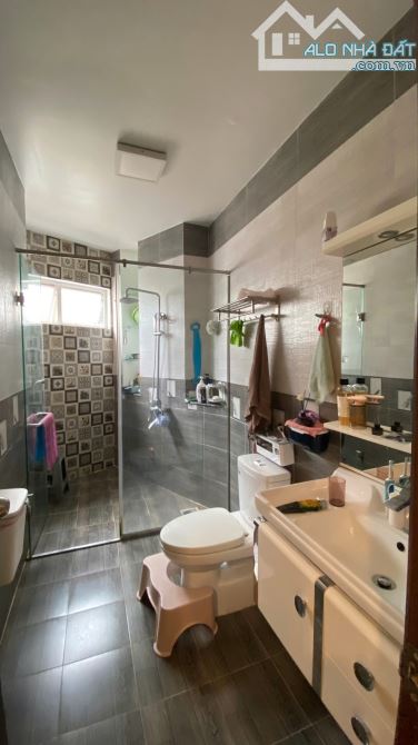bán gấp hxh đường CMT8 DT 5,7x 13,4 CN 77m2 thiết kế hiện đại 4 tầng giá 13,4 tỷ - 9