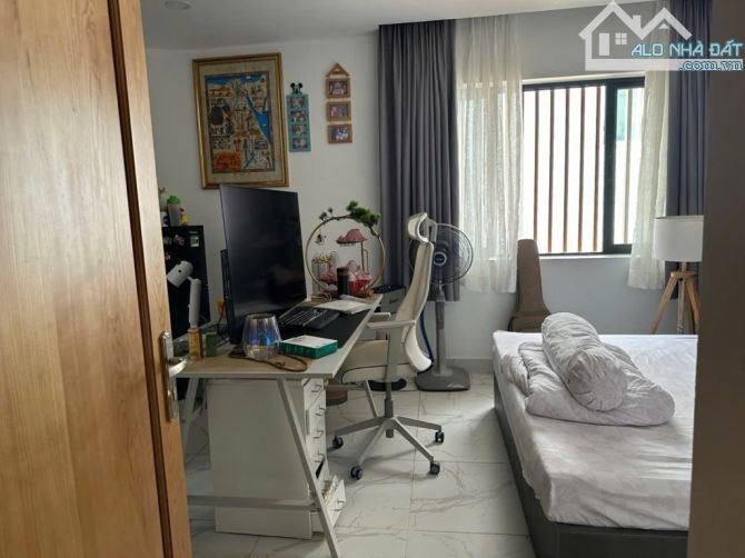 9 tỷ xíu, LẠC LONG QUÂN ,HỒNG LẠC, HẺM NHỰA XE HƠI, 4 TẦNG , 80M2(NGANH 5.5 x15m) - 9