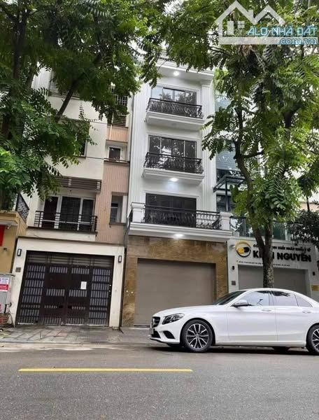 Bán nhà Nguyễn Khánh Toàn Cầu Giấy 45m2 , đẹp long lanh , thang máy ,   7 chỗ , 14  tỷ