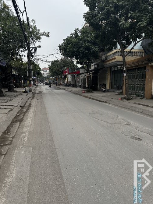 Bán Nhà Tân Mai-Nhà Dân Xây Kiên Cố Chắc Chắn-10m Ra Ngõ Oto-6 Ngủ-38m-6.4 t.ỷ
