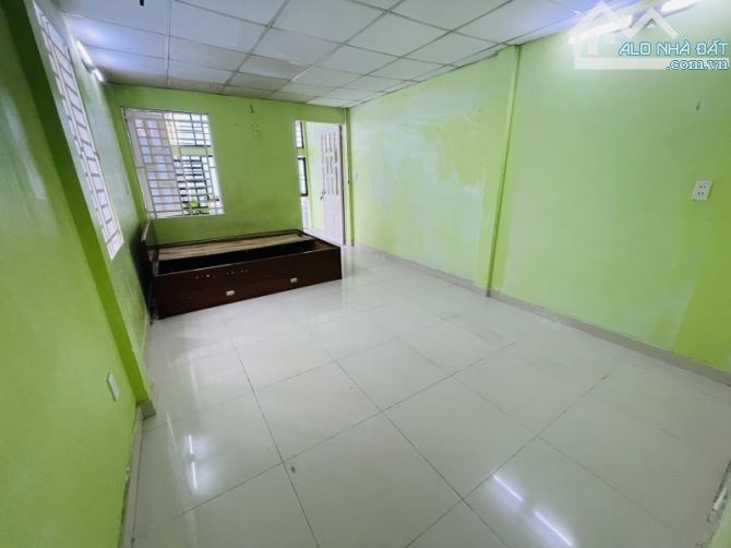 Bán gấp nhà Nguyễn Tri Phương, Quận 10, 4x8, 3 tầng, cực ngon, chỉ nhỉnh 3 tỷ