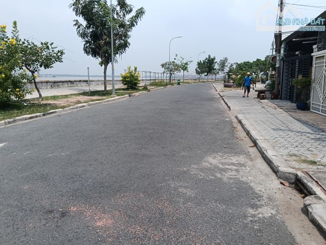 Bán lô đất thổ cư views sông soài rạp xã Bình Khánh cần giờ 333m2, giá chỉ 12,2tỷ.