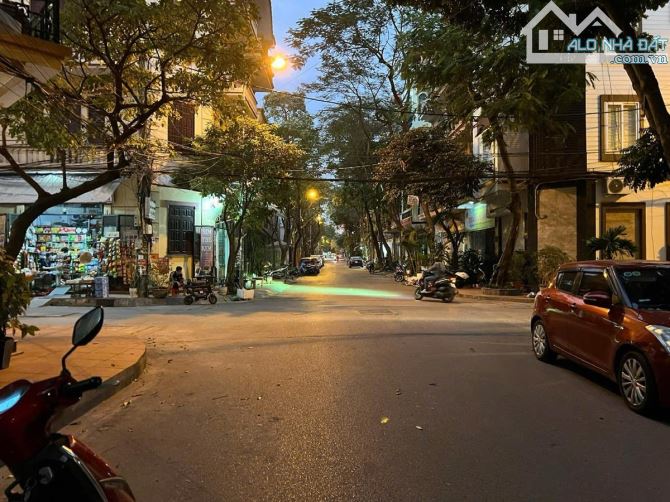 BÁN NHÀ PHÂN LÔ- Ô TÔ TRÁNH  - KINH DOANH KĐT ĐẠI KIM 93M , MT 6,3M NHỈNH 27 TỶ.