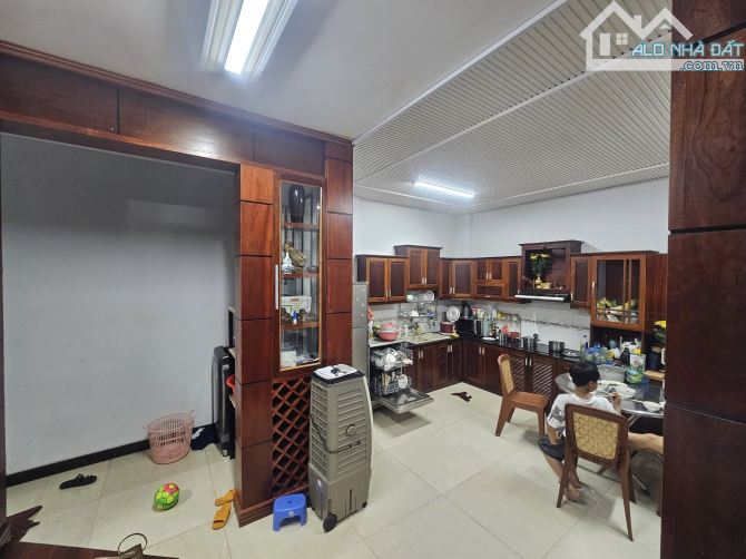 Nhà 2 mê mái ngói - Mặt tiền Hải Thượng Lãn Ông - Trung tâm BMT - 9x12m