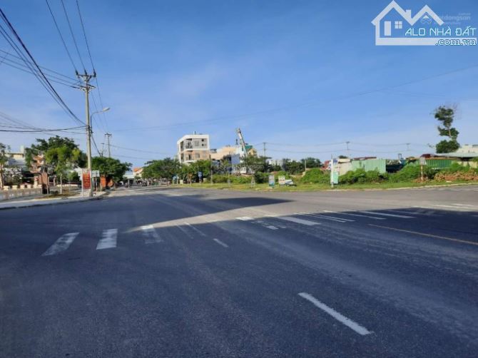 Bán nhanh lô góc 2 mặt tiền đường nhựa 13m5 ngay Trung Tâm thị trấn nam phước