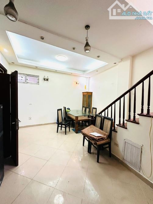 Bán nhà riêng Đại Từ. Lô góc 2 thoáng , giá rẻ, 33 m2 5 tầng. Giá 5.6 tỷ