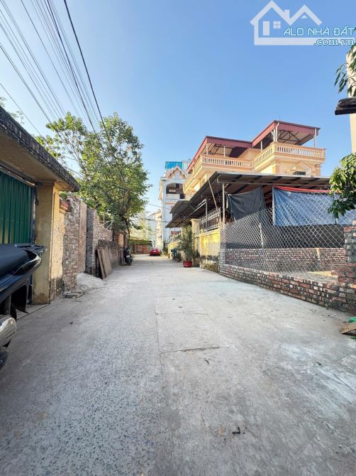 Siêu phẩm lô đất vuông như quyển sách, DT 50.6m2, Kinh doanh tốt, ô tô vào đất tại Lai Xá