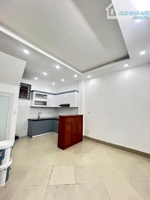 Bán nhà phố Linh Quang, 40m², 4 tầng, giá chỉ 4.85 tỷ