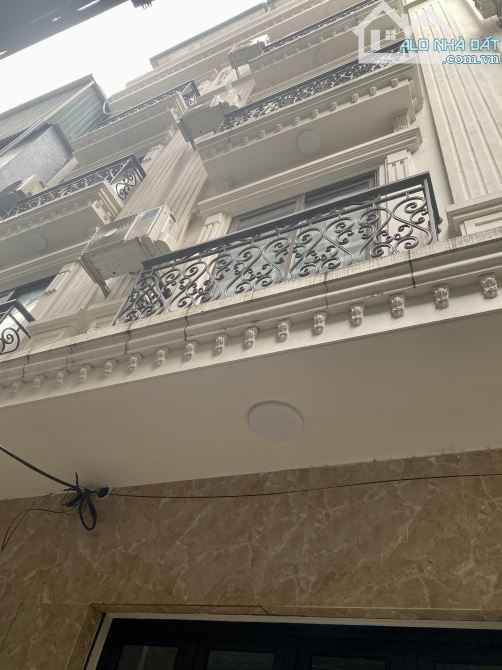 BÁN NHÀ NGỌC LÂM -38m2-5 tầng đẹp chỉ 8 Tỷ còn Thương lượng