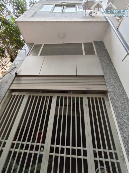TRUNG TÂM PHỐ NGUYỄN TRÃI VỊ TRÍ ƯỚC MƠ SỞ HỮU NGAY 45m2 (5tầng).7phòng. Giá 6,9tỷ.