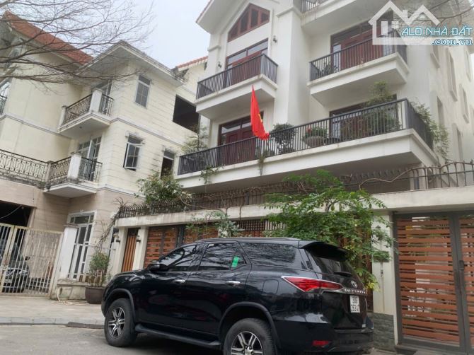 Bán Biệt Thự Víp Duy Nhất tại Nguyễn Huy Tưởng - Thanh Xuân , dt 260m2 x 3,5 tầng
