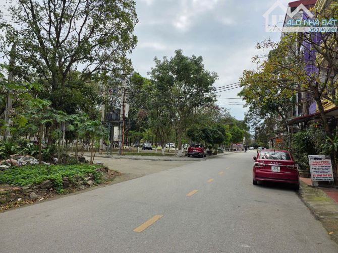 Bán đất Bòm Sơn 1 . dt 81m . mt 4.5m , hướng ĐB , giá 9ty8
