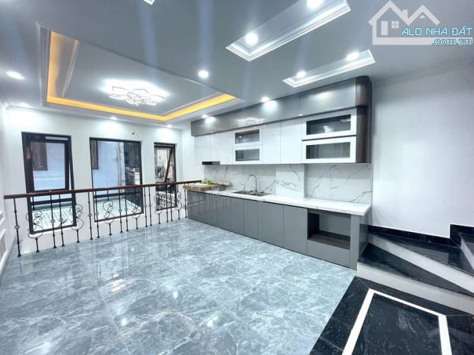 Bán siêu phẩm nhà Tây Sơn - 40m2 - thang máy - oto đỗ cựa - gần phố - 11,3 tỷ