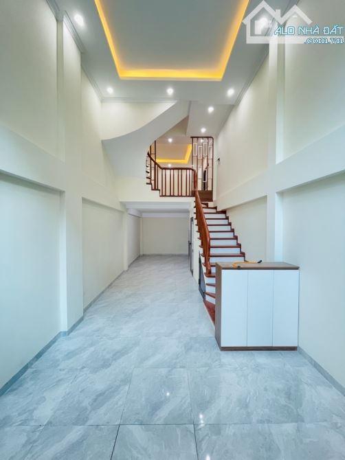 🔥SIÊU PHẨM NHÀ XÂY MỚI VỚI THIẾT KẾ HIỆN ĐẠI ,5.5 Tầng , Ô TÔ CON VÀO NHÀ  🏡Đức Diễn - N