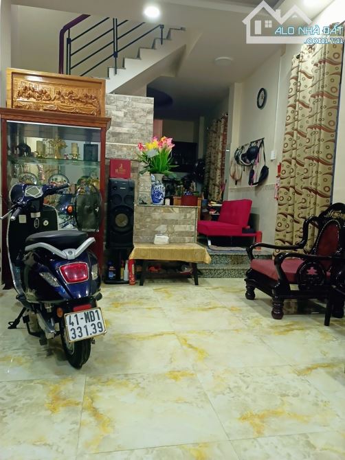 Bán nhà Liên Tỉnh 5 Quận 8 , 45m2 3 tầng, 4PN, sổ đẹp nở hậu.