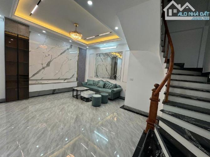 BÁN NHÀ MINH KHAI-VÀI BƯỚC RA Ô TÔ-DÂN TRÍ CAO- CHỦ XÂY TÂM HUYẾT- 6 TẦNG- 35M- CHỈ 7,5 TY
